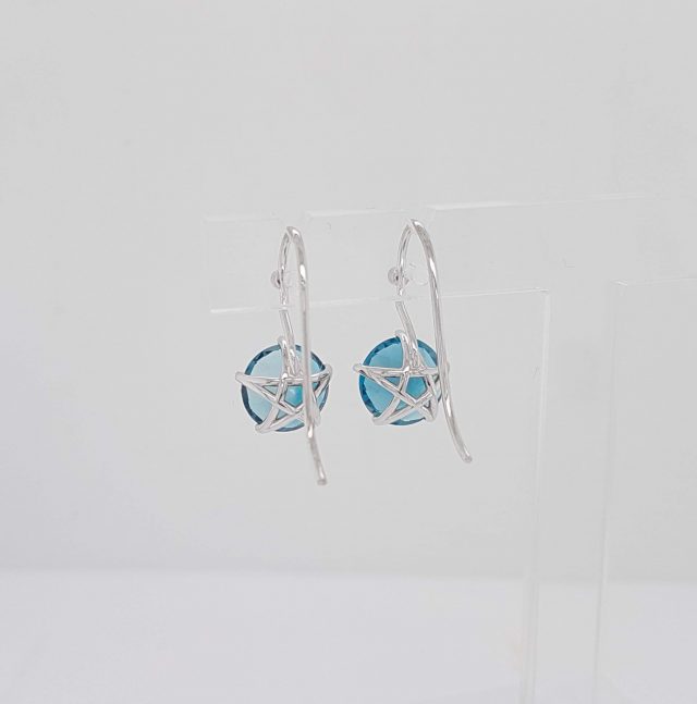 Witgouden Penta oorhangers met Topaas London Blue en diamantjes #24655 - Afbeelding 3