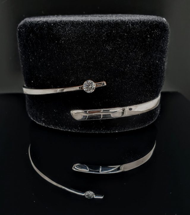 14 Karaat witgouden hand gesmede klemarmband met diamant. #22287 - Afbeelding 3