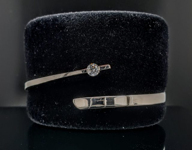 14 Karaat witgouden hand gesmede klemarmband met diamant. #22287 - Afbeelding 2
