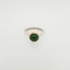 Zilveren driehoek ring met groene nefriet in een gouden zetting. #24710