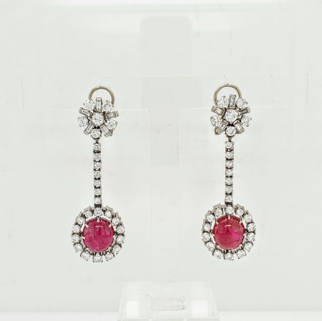 18 Karaat witgouden oorknophangers met robijn en diamant. Occasions #24768