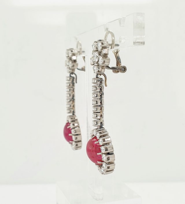 18 Karaat witgouden oorknophangers met robijn en diamant. Occasions #24768 - Afbeelding 2