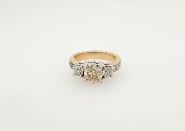 14 Karaat wit- met geelgouden ring met champagne kleurige diamant. Occasion. #25080 - Afbeelding 4