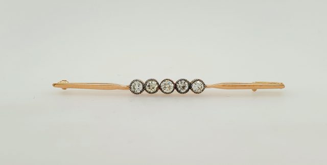 14 karaat gouden vintage staafbroche bezet met 5 bolsjewiek geslepen diamanten #22089