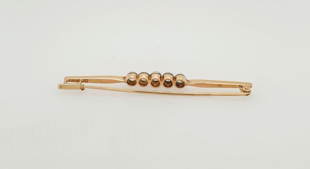 14 karaat gouden vintage staafbroche bezet met 5 bolsjewiek geslepen diamanten #22089 - Afbeelding 2