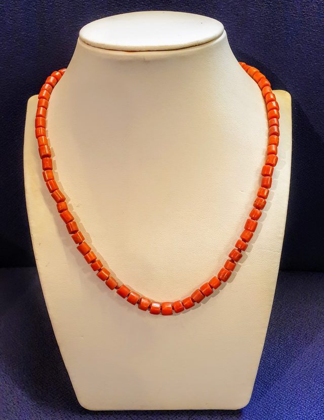 Bloedkoralen ketting met zilveren slot. Vintage #22241