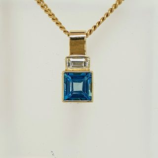 14 karaat bicolor gouden hanger met Topaas London Blue met een baguette geslepen diamant #25314