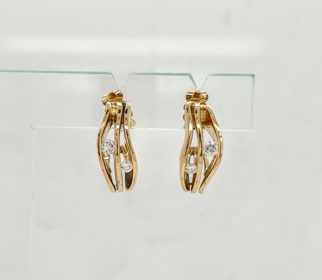 14 Karaat handgemaakt creolen met briljant geslepen diamantjes. Unica's #25348