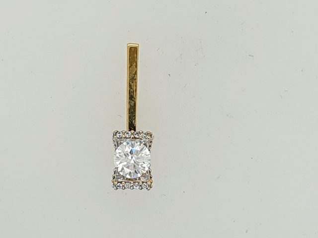 14 Goud hanger met Cubic Zirconia. #25477