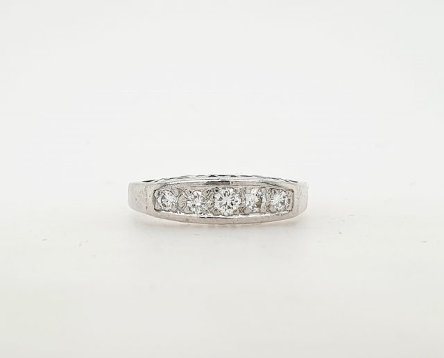 14 Karaat witgouden rijring met 5 diamanten. Occasion.  #25474 - Afbeelding 3