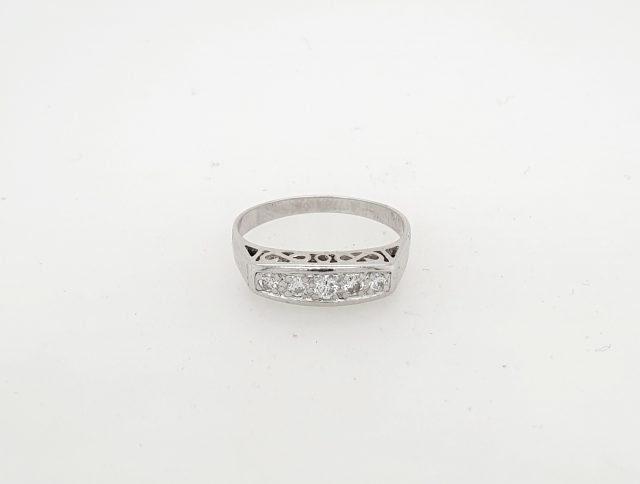 14 Karaat witgouden rijring met 5 diamanten. Occasion.  #25474