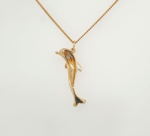 gouden dolfijn bedel of hanger. Occasion #25468 - Afbeelding 3