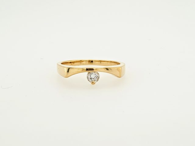 Gouden moderne fantasiering met briljant. #25505