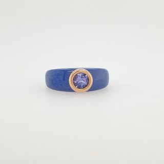 Blauwe keramische ring met Tanzaniet in een 18 karaat rosé gouden kopje van Charlotte / Ehinger Schwarz. #25194/22368