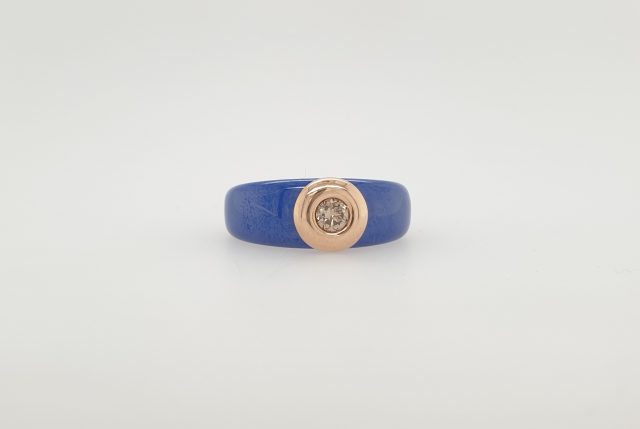 Blauwe keramische ring met een Citrien in een 18 karaat rosé gouden kopje van Charlotte / Ehinger Schwarz. #25194/23051