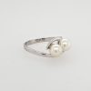 18 karaat witgouden occasion ring met 2 parels. #25665 - Afbeelding 3