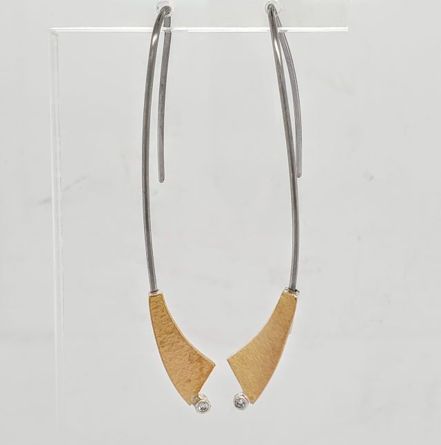 Zilver met goud oorhangers met briljant van MANU #25726