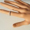 Smalle witgouden ring met een rijtje diamantjes / briljantjes #25731 - Afbeelding 3