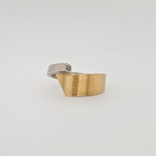 Zilveren ring met een gouden oplaag van MANU. #19024