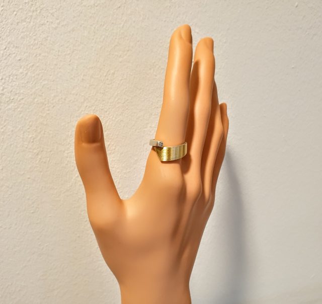 Zilveren ring met een gouden oplaag van MANU. #19024 - Afbeelding 3
