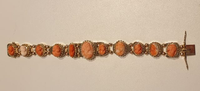 14 Karaat gouden schakelarmband met 11 Cameeën. # 25770 - Afbeelding 5