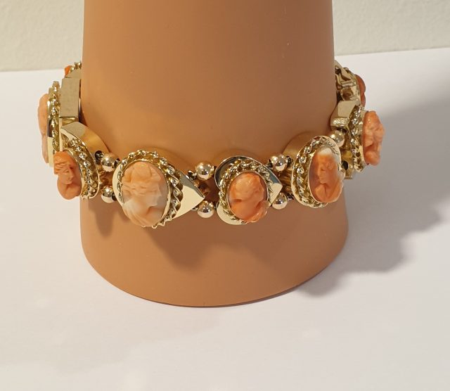14 Karaat gouden schakelarmband met 11 Cameeën. # 25770 - Afbeelding 4
