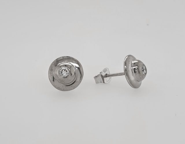 14 Karaat witgouden oorknoppen met diamant. #25728 - Afbeelding 3