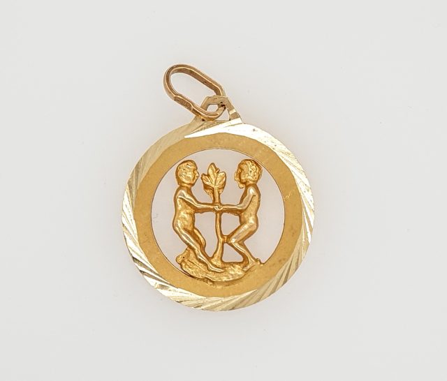 14 Karaat geelgouden sterrenbeeld hanger. 24 mm. Occasion. # 25783