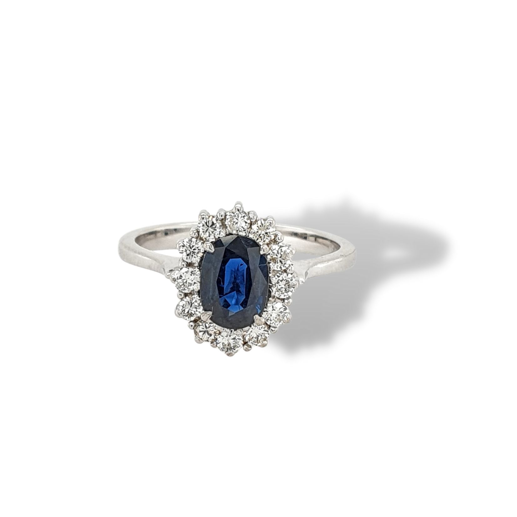 Klokje virtueel gek geworden 14 Karaat witgouden Lady Diana saffier diamant ring # 25710 |  Goudsmederij/Juwelier Arnold van Dodewaard