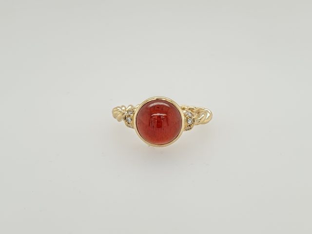 14 Karaat gouden getordeerde ring met granaat en kleine diamantjes. #25864 - Afbeelding 2