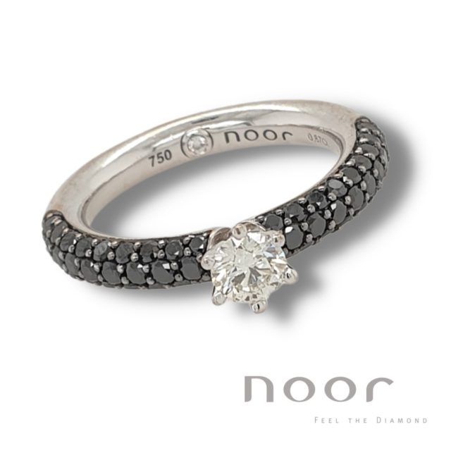 Witgouden ring met diamant van Noor. #26071