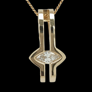 Moderne gouden hanger met markies geslepen diamant van 0.30 crt. TW.VVS 14 karaat. #26318