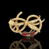 Gouden broche met 2 druppelvormige granaten. Handgemaakte occasion van 18 karaat goud #26428 - Afbeelding 3