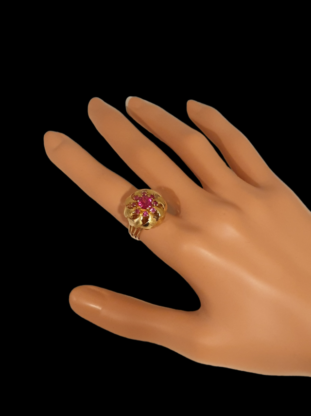 Gouden ring met robijntjes. 18 krt, occasion. #26565 - Afbeelding 3