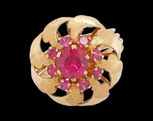 Gouden ring met robijntjes. 18 krt, occasion. #26565