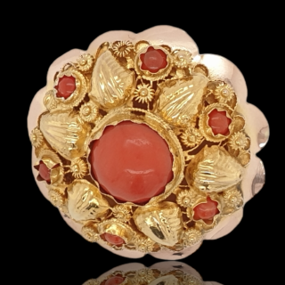 Gouden zeeuwse broche met bloedkoralen. Vintage # 26575