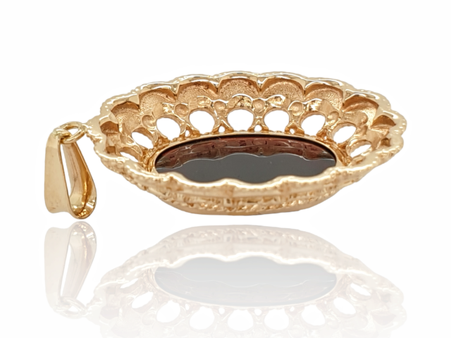 Gouden Hanger met een grote granaat. Occasion. #26831 - Afbeelding 2