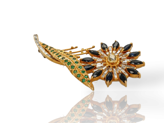 Gouden bloembroche met Saffier Diamant en Smaragd. Occasion #26865 - Afbeelding 5