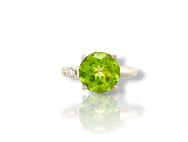 Prachtige witgouden ring met Peridot en diamant. #26921