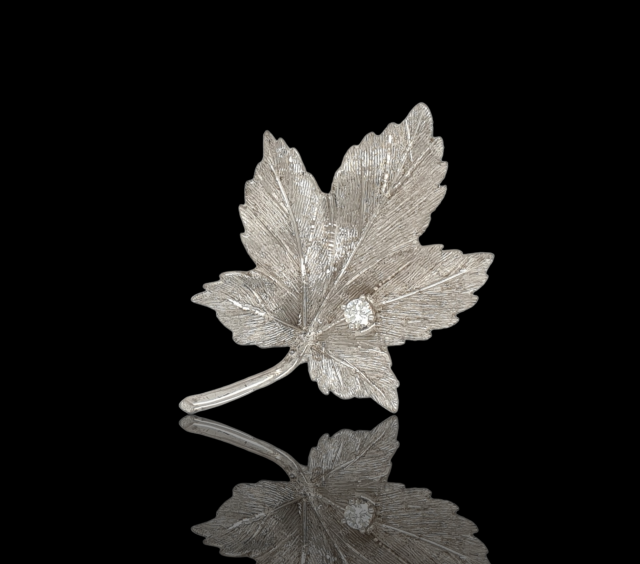 Witgouden broche met diamant #27028