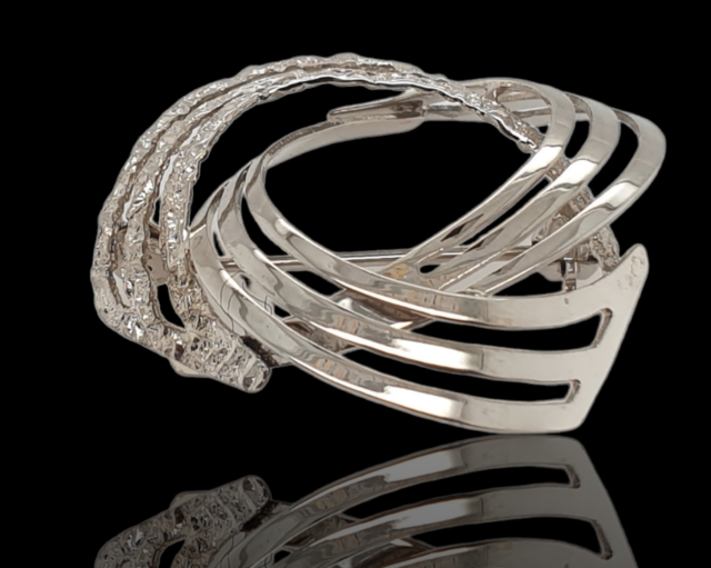 Witgouden broche, occasion. #27029 - Afbeelding 2