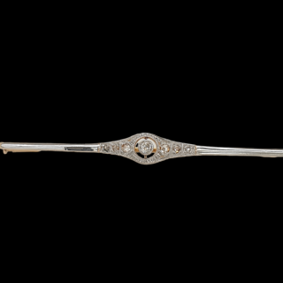 Gouden staaf broche met diverse diamantjes. #26988.