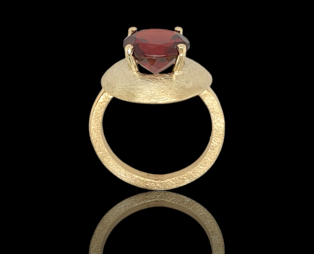 Gouden ring met Almaldien granaat. Handgemaakt. #27354 - Afbeelding 2