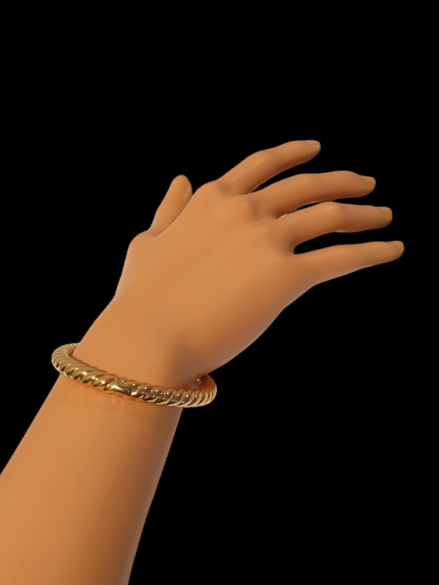 14 karaat gouden gedraaide bangle van 6 mm breed. #27446 - Afbeelding 3