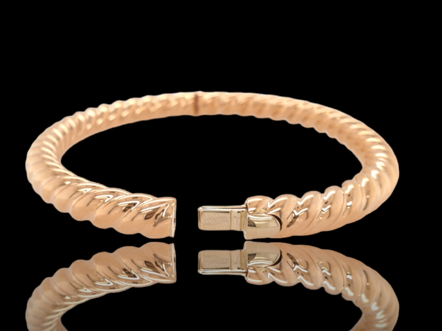 14 karaat gouden gedraaide bangle van 6 mm breed. #27446 - Afbeelding 7