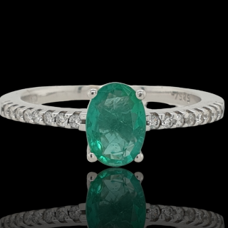 witgouden smaragd diamantring