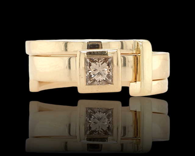 14 Karaat gouden herenring met een princess geslepen lichtbruine diamant. #27536