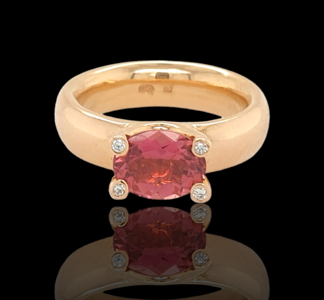 Rosé gouden ring met roze tourmalijn en diamant. #9317