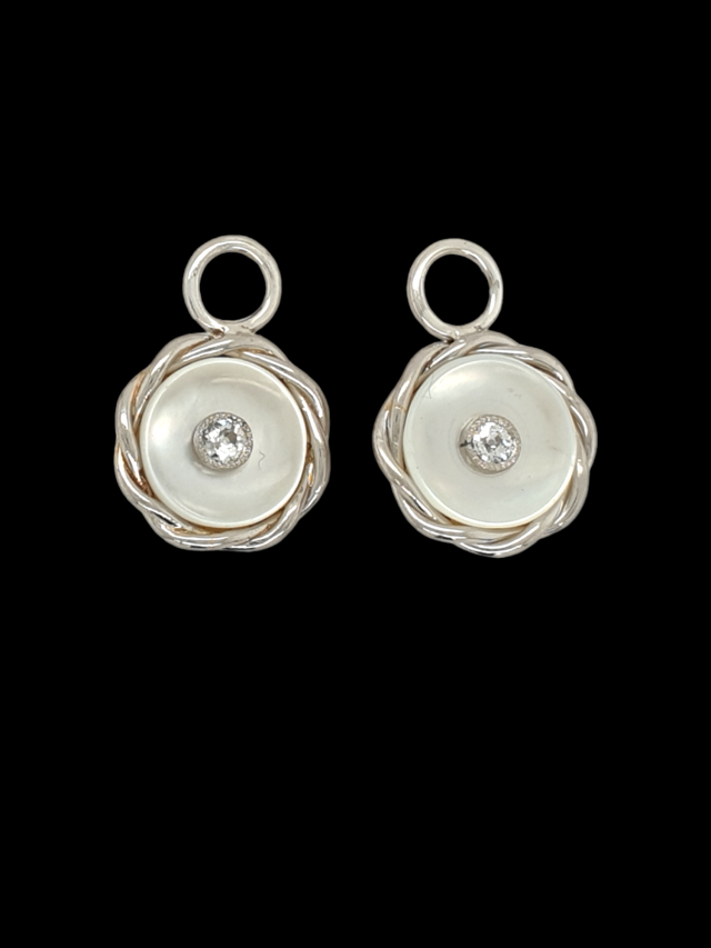 18 krt. witgouden creoolhangers met parelmoer en diamant. #27743. - Afbeelding 2