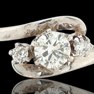 Witgouden slagring met 0.84ct briljant geslepen diamant. #27822